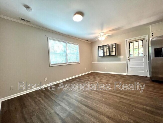 Building Photo - 7625 Stuart Dr