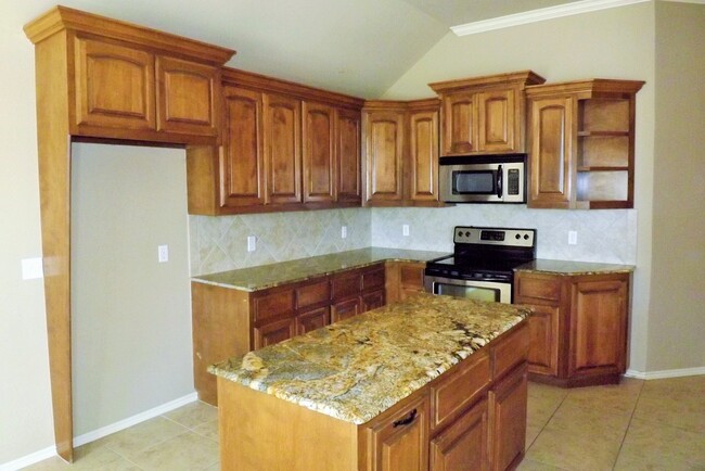 Foto del edificio - Available Now! Yukon Schools!
