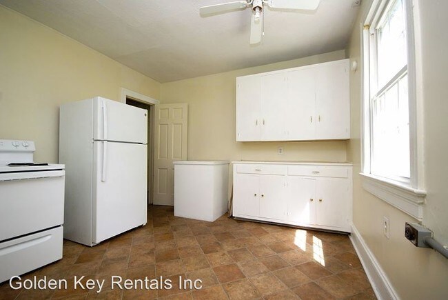 Building Photo - 2 br, 1 bath House - 410 W. Ash St.
