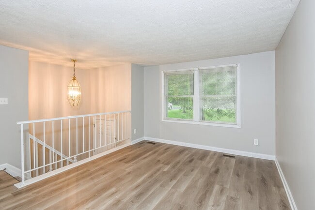 Building Photo - 3332 Chesterfield Ct