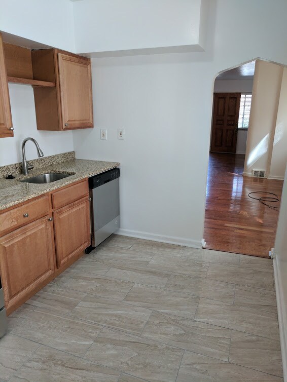 Foto del edificio - Check out this Totally Updated First Floor Duplex! 2BR+Den