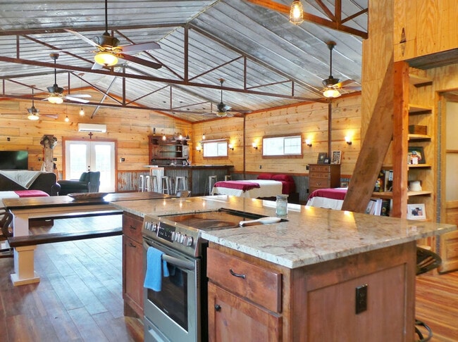 Foto del edificio - 8625 Grassbur Rd