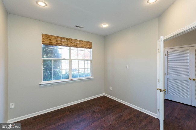 Building Photo - 709 Tola Ct