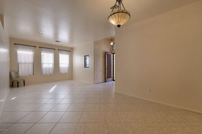 Foto del edificio - 5 Bedroom 3 Bathroom