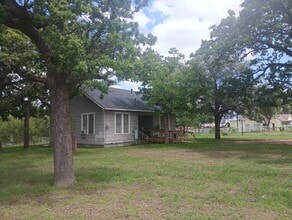 Building Photo - 1541 W Austin