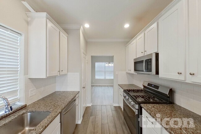 Building Photo - 523 Long Prairie Dr