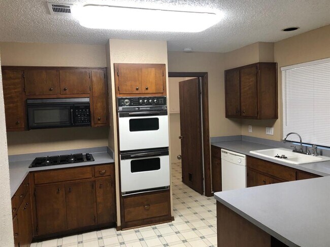 Foto del edificio - 10502 Doering Ln