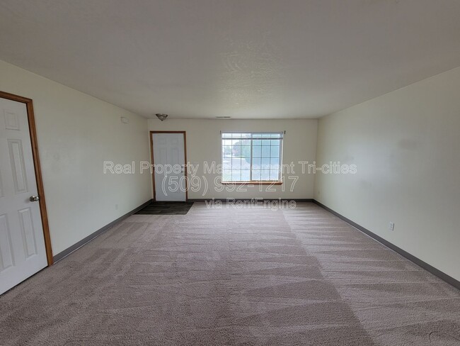 Building Photo - 6321 Thistledown Dr