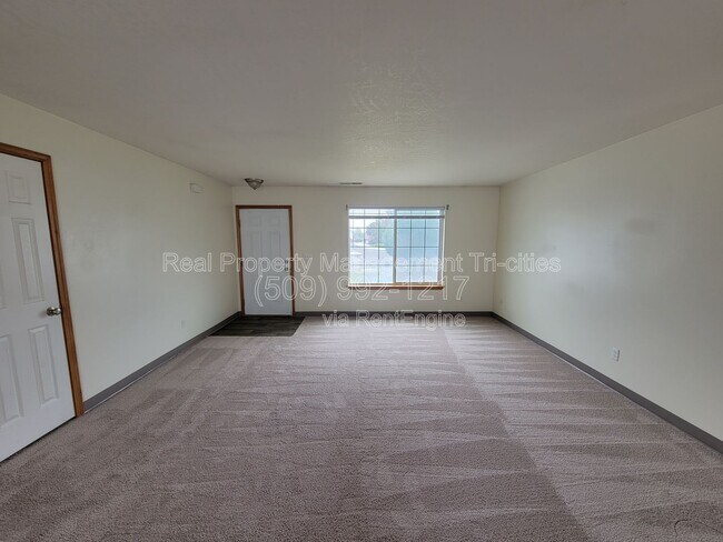 Foto del edificio - 6321 Thistledown Dr