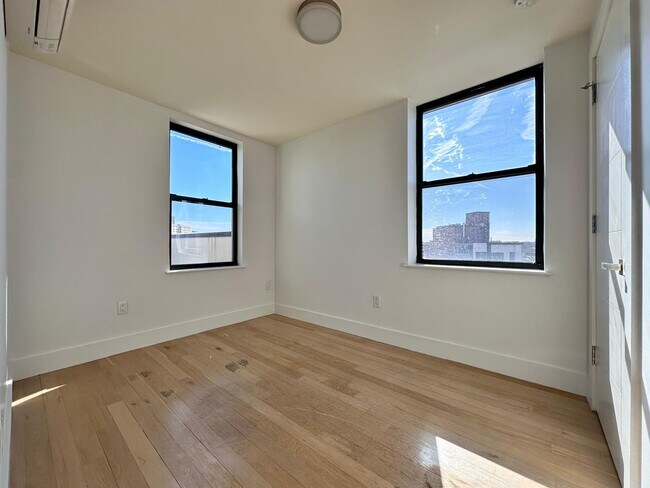 Foto del edificio - 951 Madison St