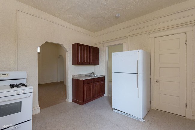 Foto del edificio - 1118 S Western Ave