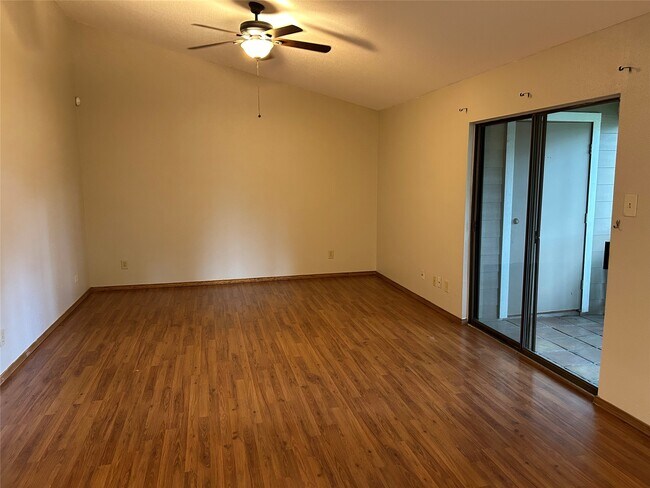 Foto del edificio - 14911 Wunderlich Dr