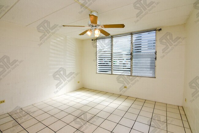 Building Photo - 984