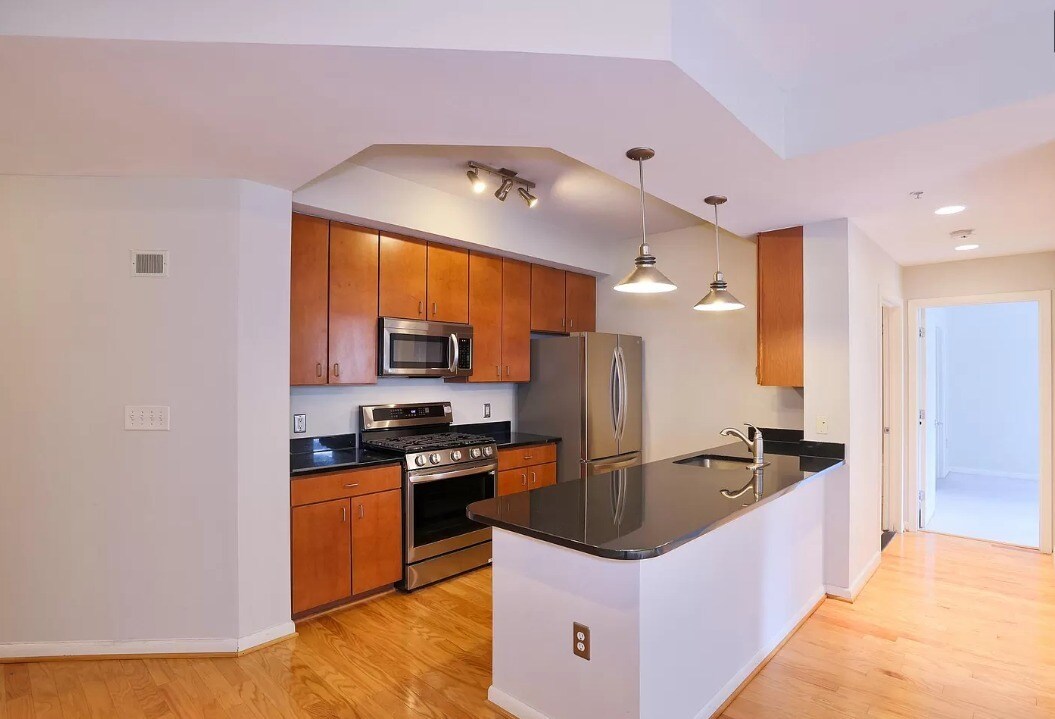 Primary Photo - 1001 L St NW