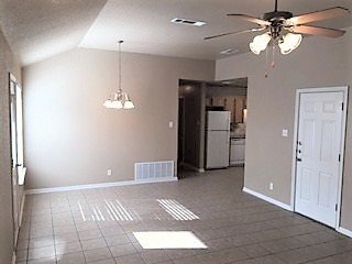 Building Photo - Spacious Duplex for Rent – Close to Clear ...