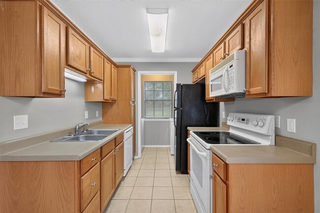 Building Photo - 3636 Greenacres Place Dr