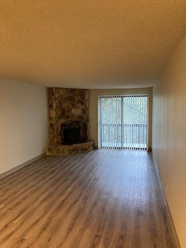 Foto del edificio - 3883 Colony Oaks Dr