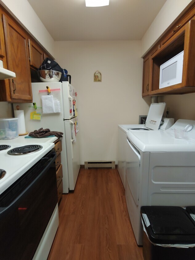 Kitchen - 1426 W Main St