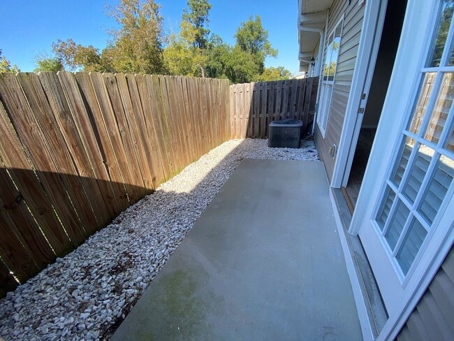 Foto del edificio - 2075 Reserve Ln