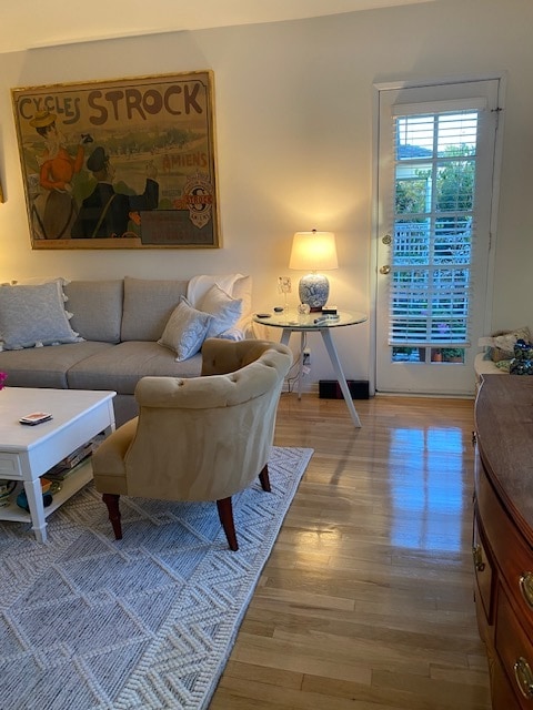 Living room east balcony - 844 12th St