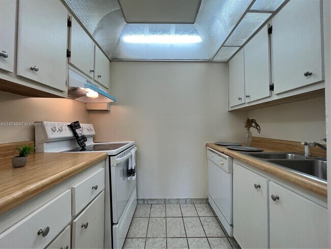 Building Photo - 4153 NW 90th Ave