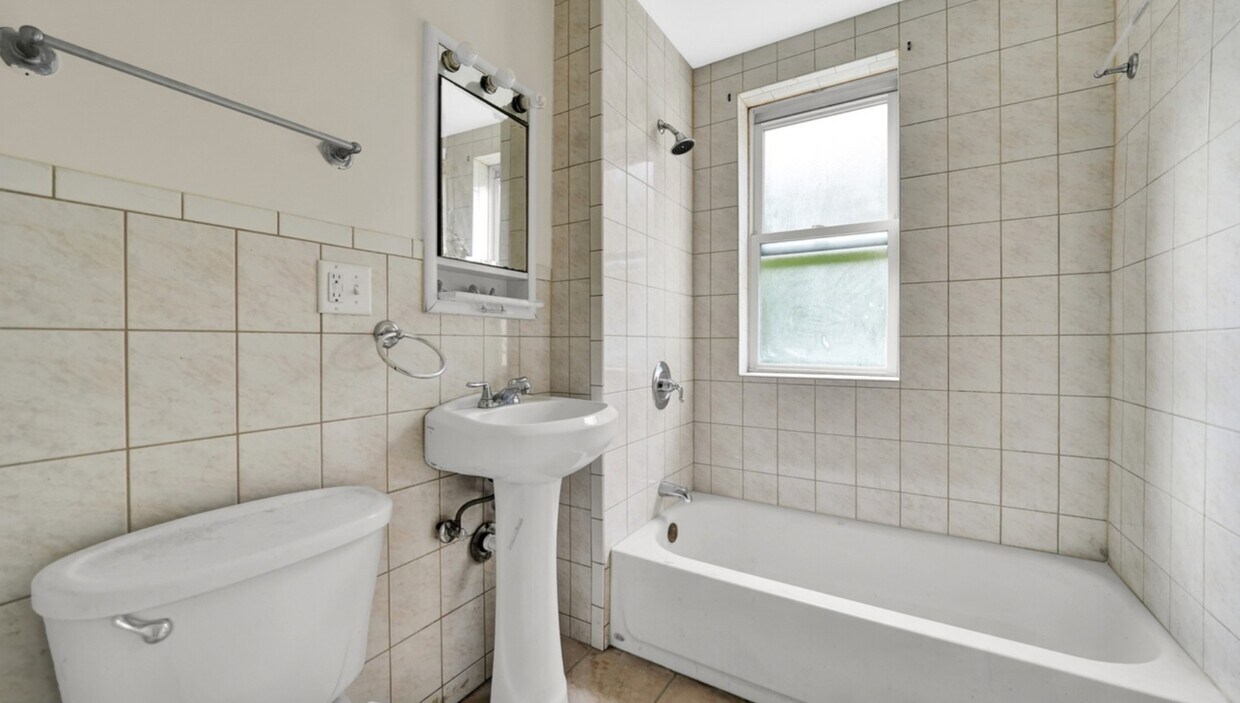 Bathroom - 2519 W 62nd St