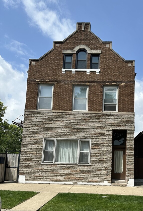 Primary Photo - 5342 S Fairfield Ave