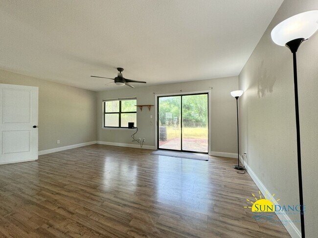 Foto del edificio - Lovely Renovated 3 Bedroom Home in Mary Es...
