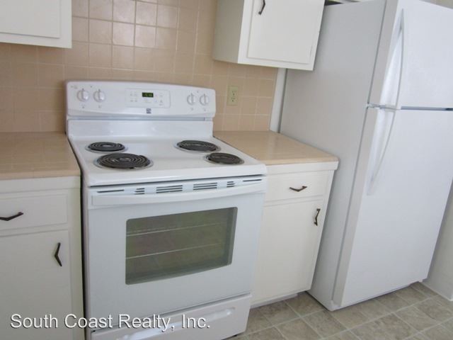 Building Photo - 2130 De La Vina St