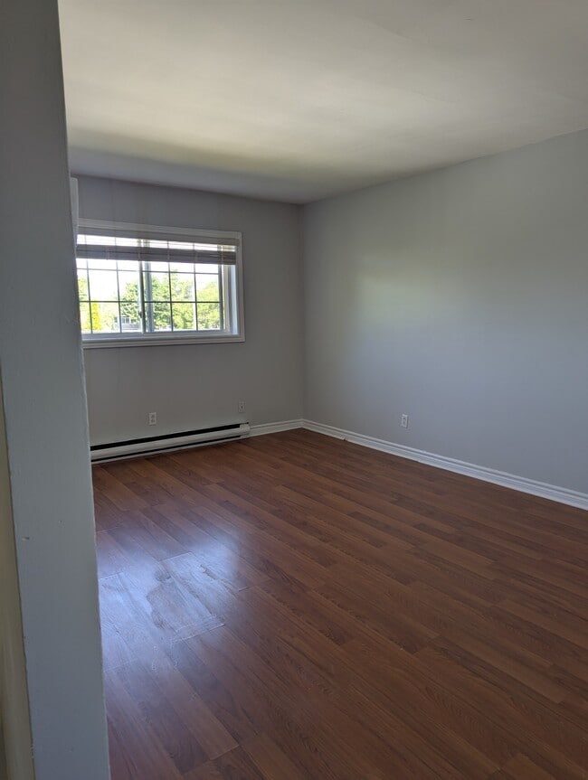 Building Photo - 956 Meadow Ave