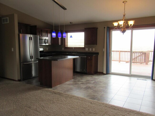 Building Photo - 4929 Castleview Dr NW