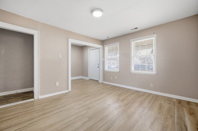 Building Photo - WOWZA!  BEAUTIFUL 4 BED, 2 FULL BATH TOWNHOME FOR RENT IN PORTSMOUTH!