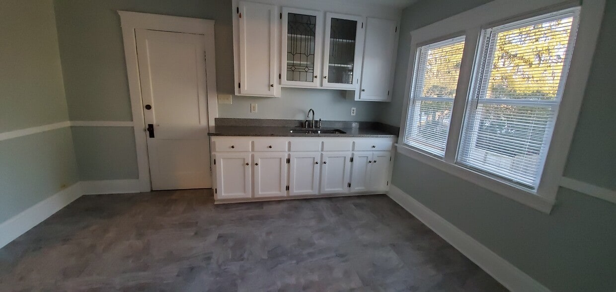 Kitchen - 11304 Florian Ave