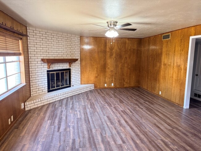 Building Photo - 4252 Candy Ln