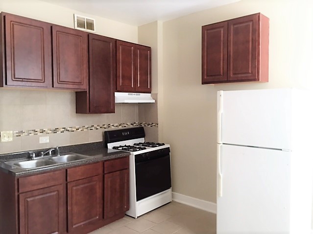 Interior Photo - 1444 S Trumbull Ave