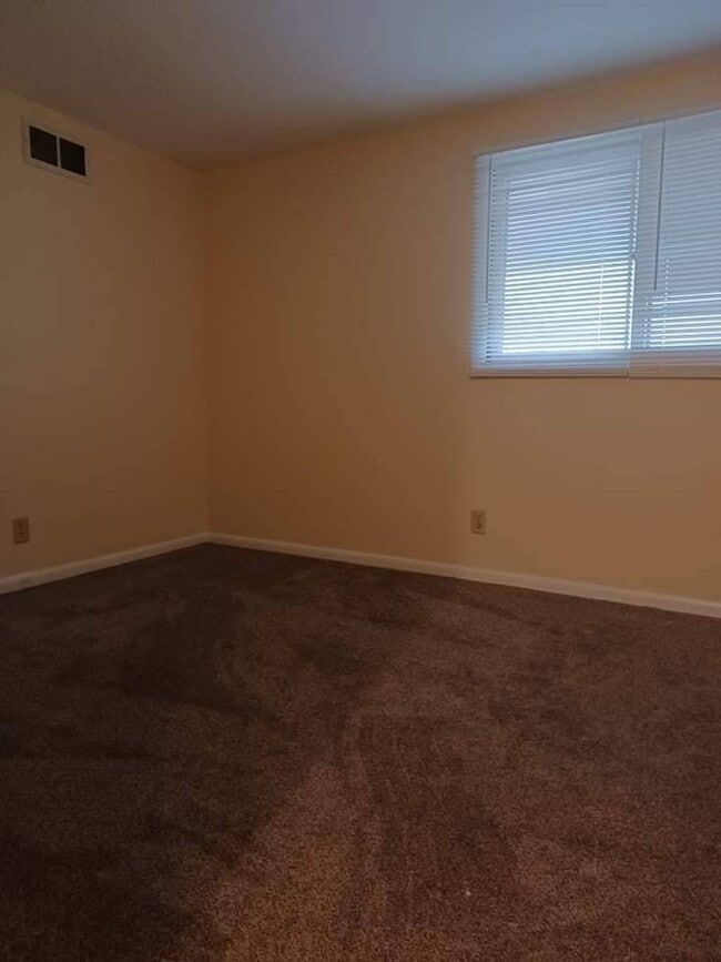 3912 15th Ave, Rockford, IL 61108 Townhome Rentals in Rockford IL