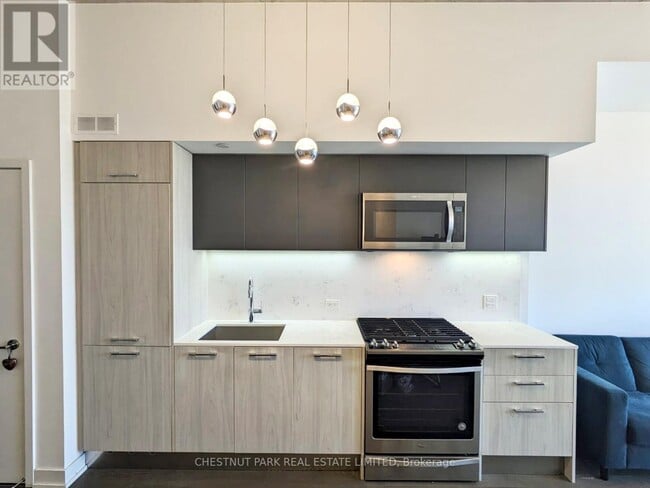 Building Photo - 630 Kingston Rd