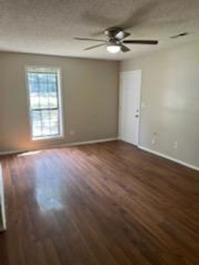 Foto del edificio - 3 Bedroom townhome in Snellville