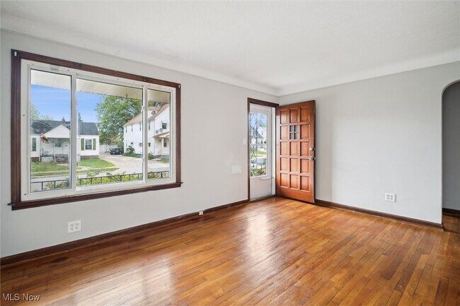 Foto del edificio - 20700 Goller Ave