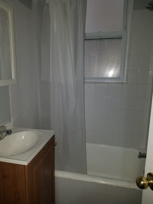 Foto del edificio - 5710 N Winthrop Ave
