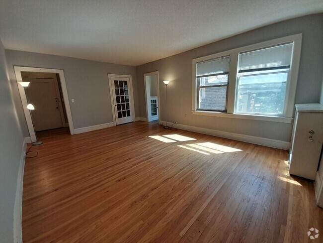 Living rm in large 1Bd - Lincoln Court Apartments