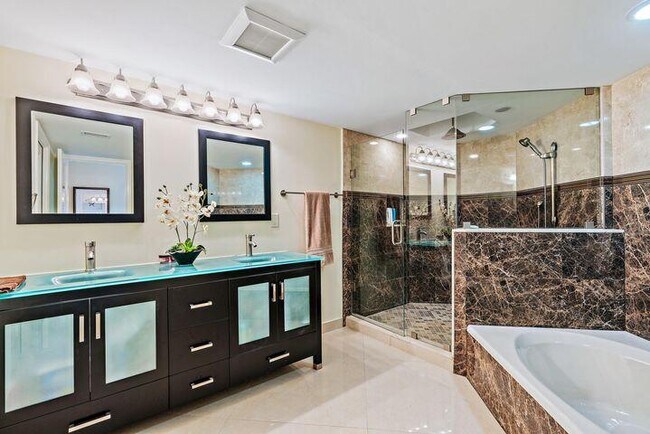 Foto del edificio - 3560 S Ocean Blvd