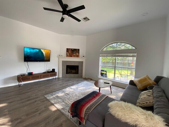 Building Photo - 2623 Goldfinch Dr