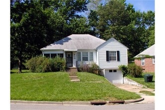 Building Photo - 1009 Lynwood Dr