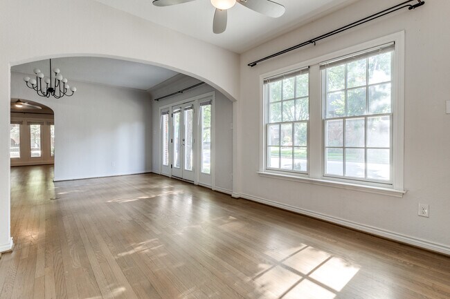 Building Photo - 4152 Normandy Ave