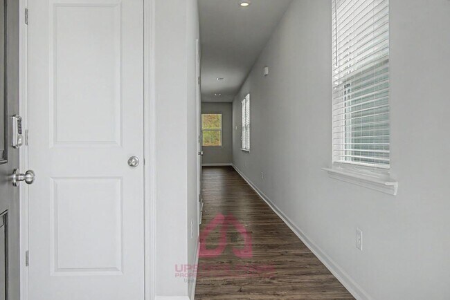 Building Photo - 376 Highline Trl