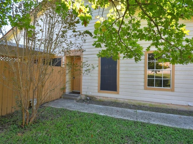 Building Photo - 415 Fantail Loop