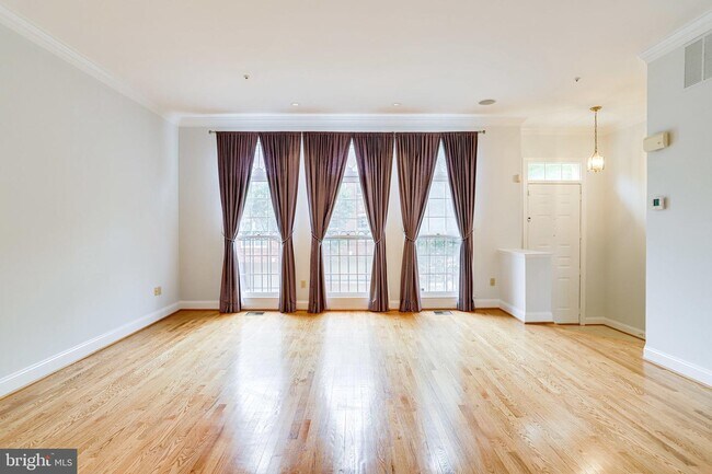 Foto del edificio - 1527 N Colonial Ct