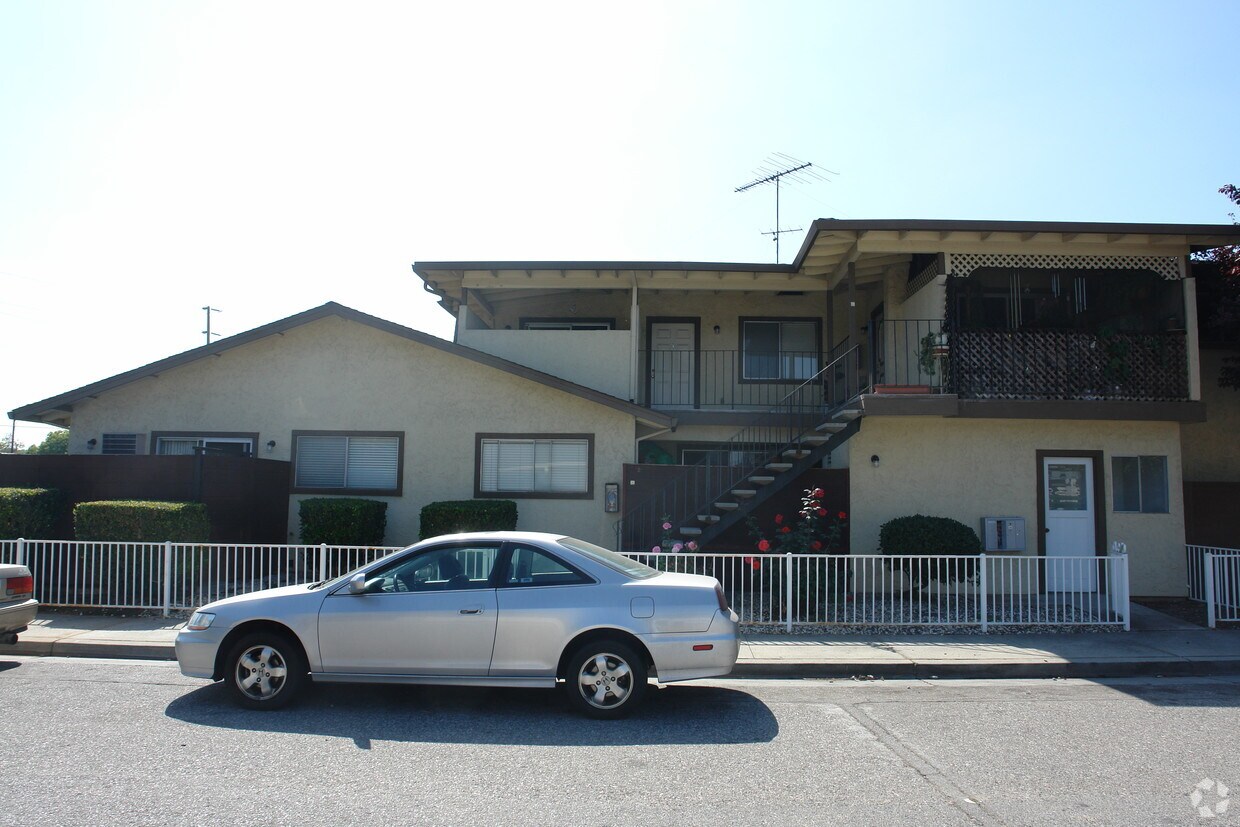 Building Photo - 4577 Pearl Ave