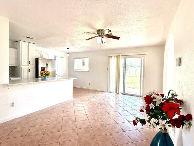 Foto del edificio - 9350 Guywood St